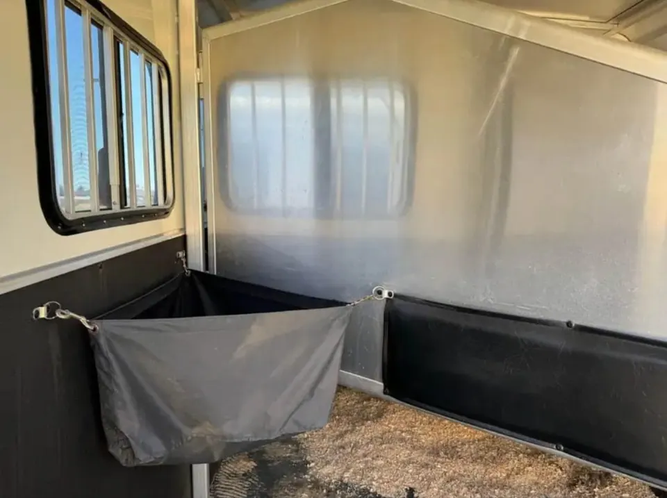2008 Exiss Sport ES 30B 3 horse slant horse trailer