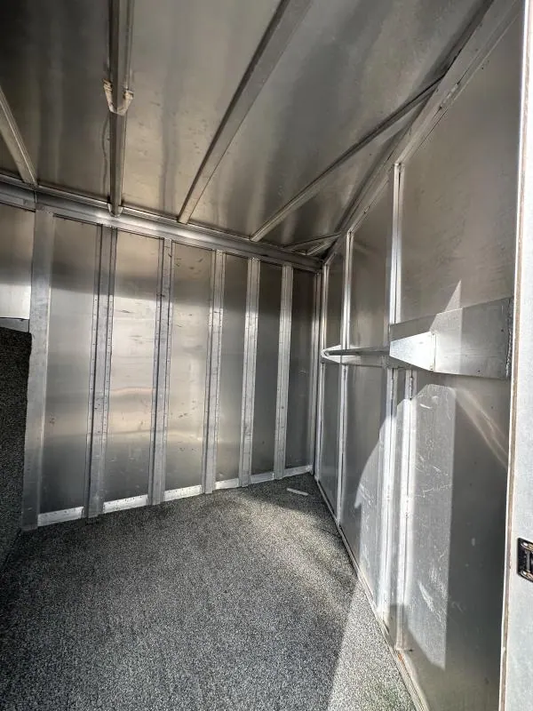 2000 Featherlite 3H GN with Dressing Room Horse Trailer