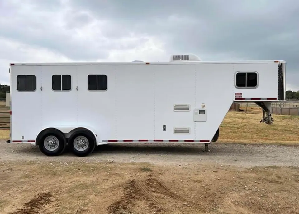 2007 Featherlite 3 horse slant load trailer