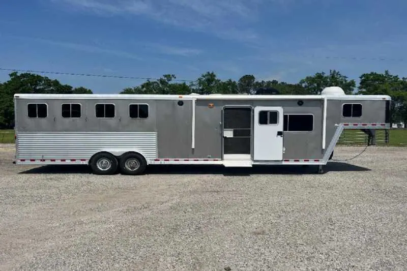 2006 Featherlite 8412LQ 4 Horse Trailer with 12' Short Wall