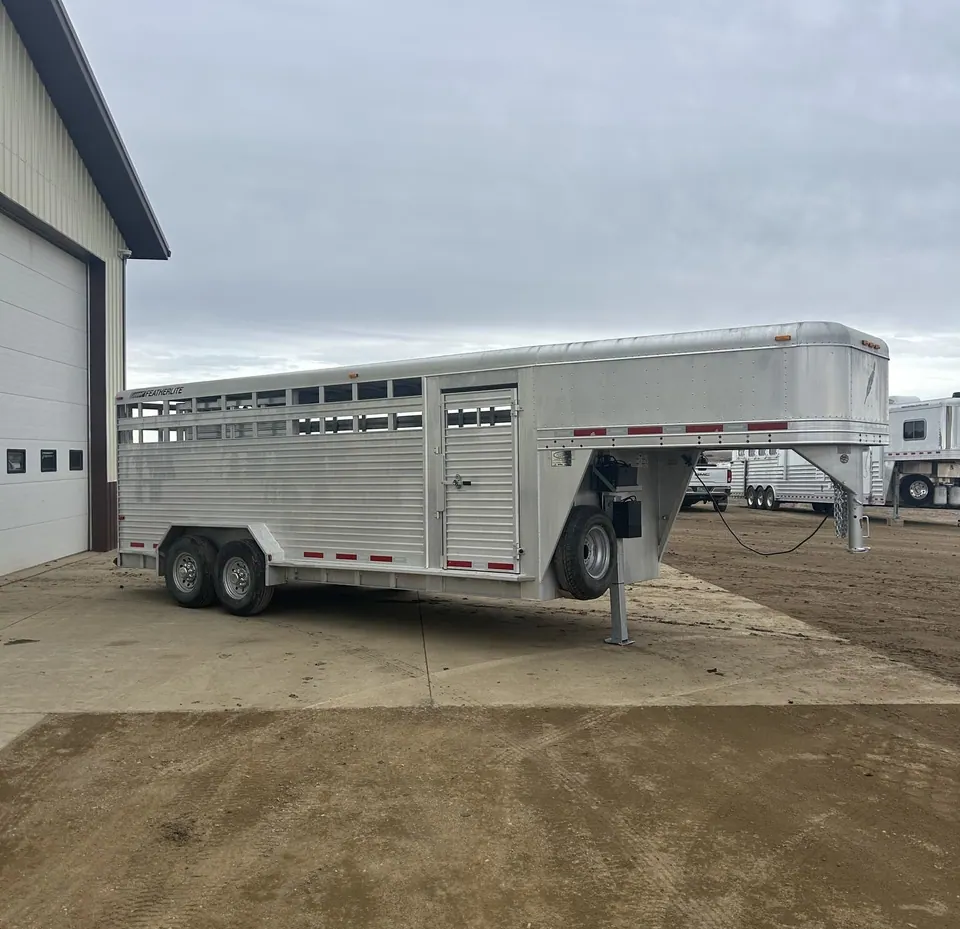 Used 2007 Featherlite 20' Livestock Trailer