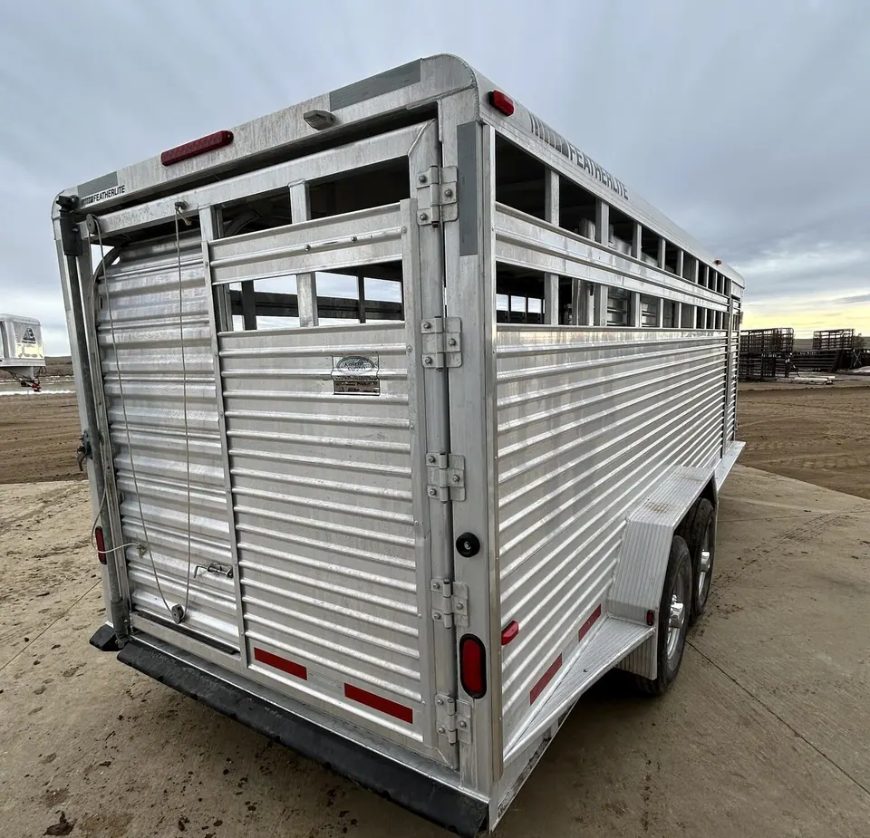 Used 2007 Featherlite 20' Livestock Trailer
