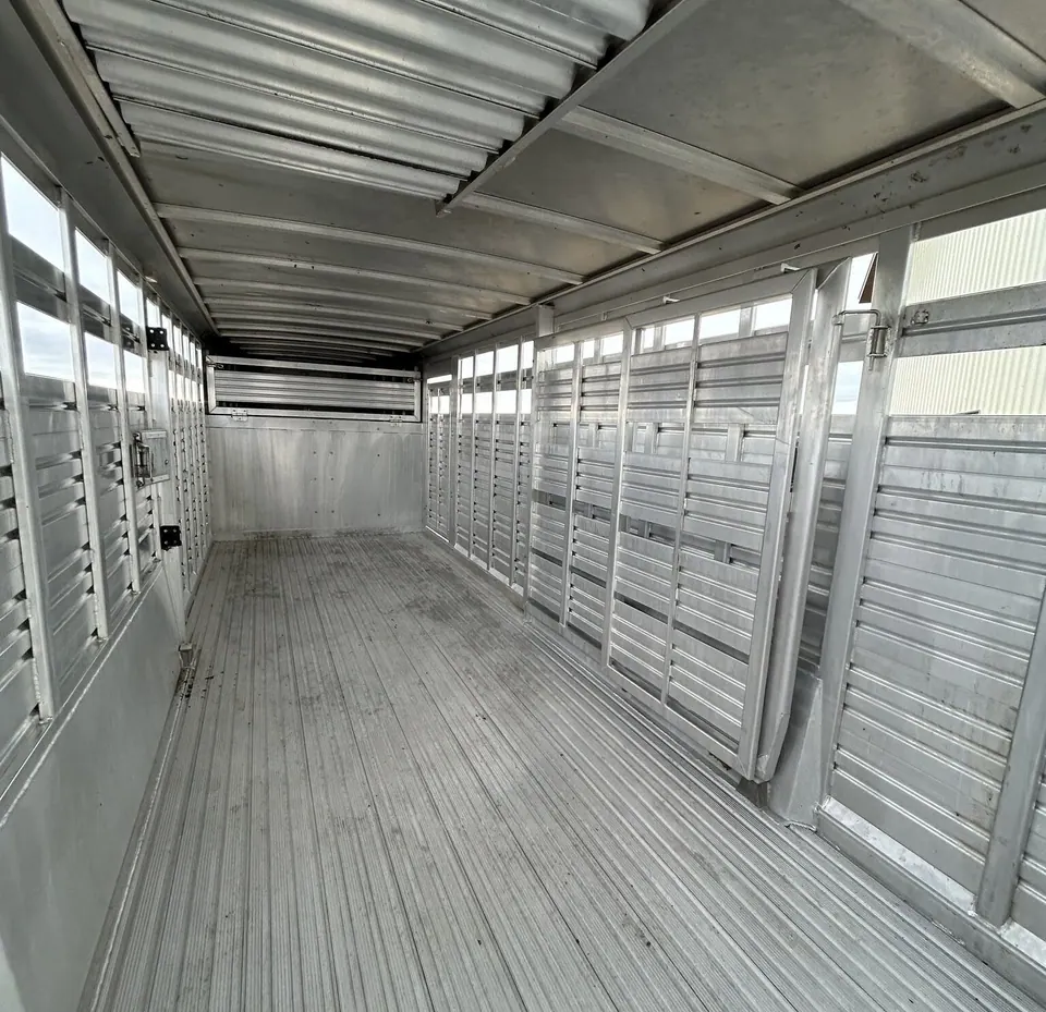 Used 2007 Featherlite 20' Livestock Trailer