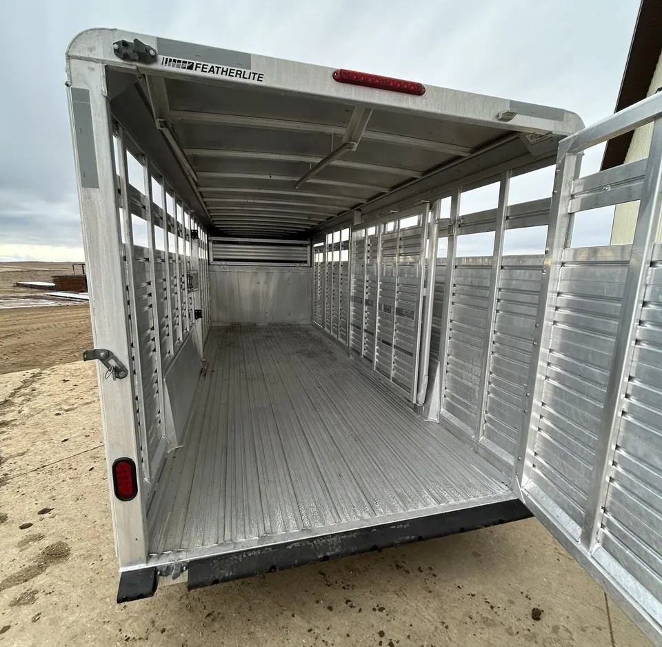 Used 2007 Featherlite 20' Livestock Trailer