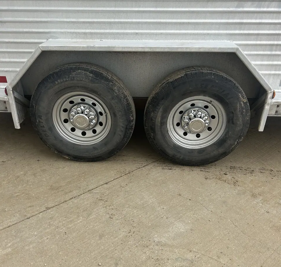 Used 2007 Featherlite 20' Livestock Trailer