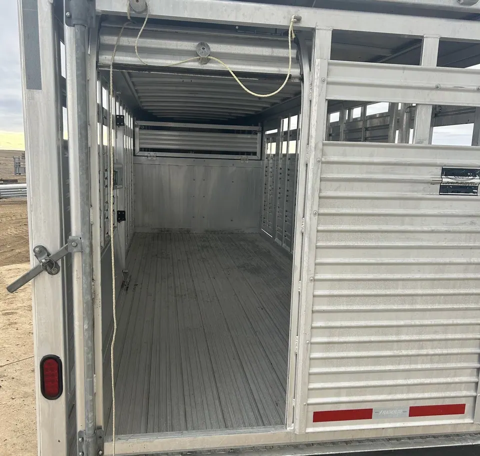 Used 2007 Featherlite 20' Livestock Trailer