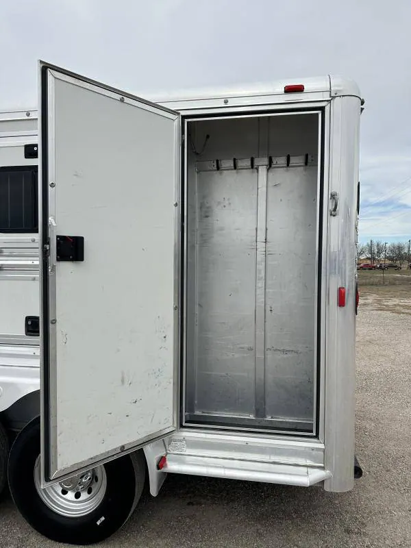 2004 Hart Trailers 3H GN Weekender Horse Trailer