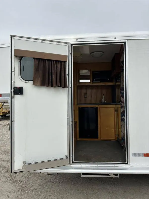 2004 Hart Trailers 3H GN Weekender Horse Trailer