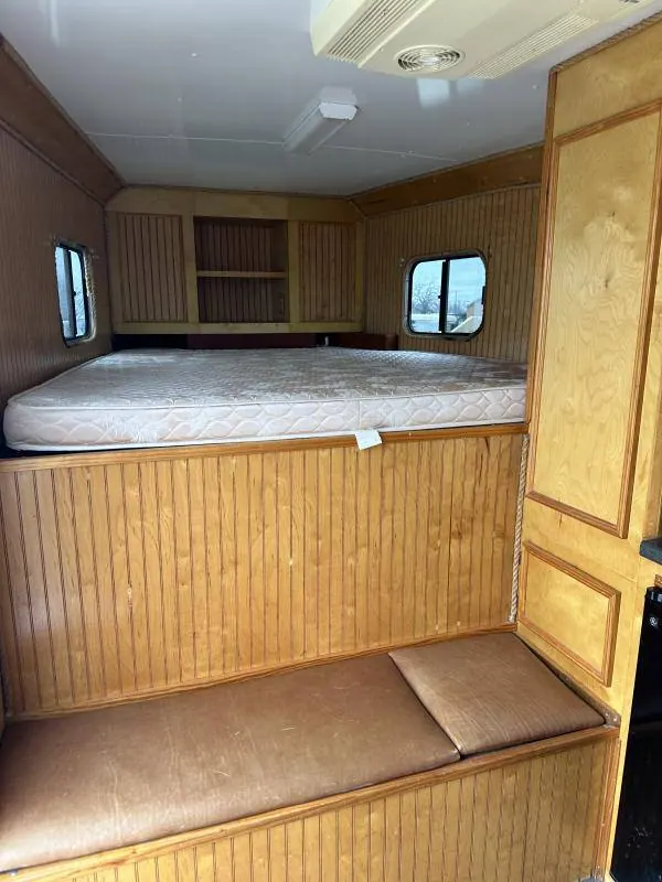 2004 Hart Trailers 3H GN Weekender Horse Trailer