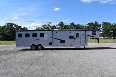 2022 Bison Desperado 8413BG 4 Horse Trailer