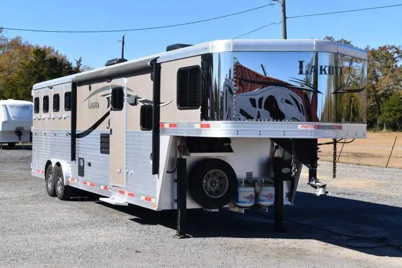 2015 Lakota 8411GLQ 4 Horse Trailer with 11' Short Wall
