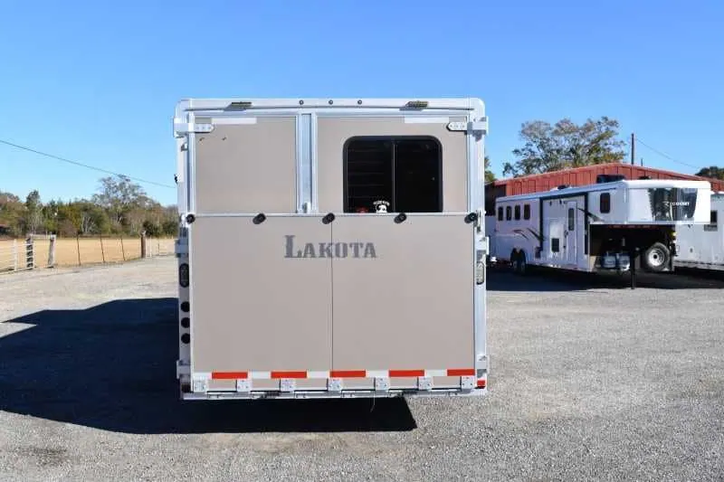 2015 Lakota 8411GLQ 4 Horse Trailer with 11' Short Wall