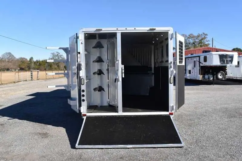 2015 Lakota 8411GLQ 4 Horse Trailer with 11' Short Wall