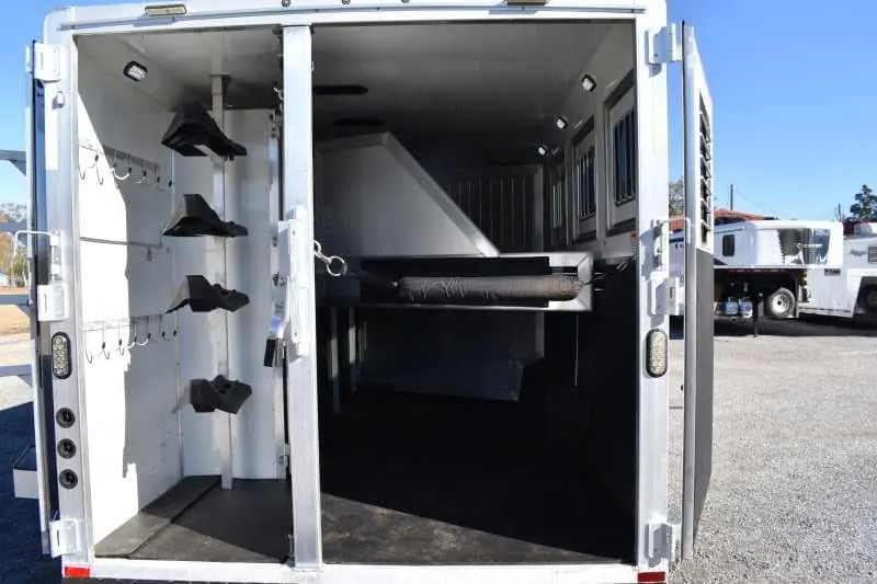 2015 Lakota 8411GLQ 4 Horse Trailer with 11' Short Wall