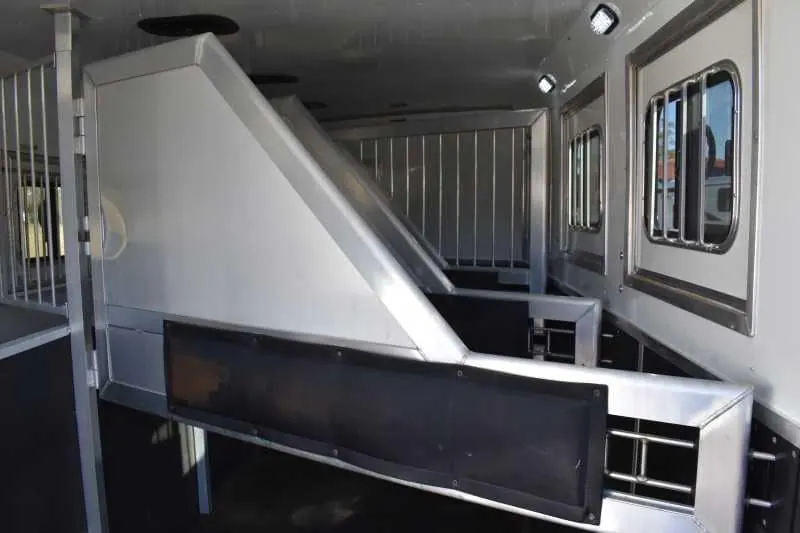 2015 Lakota 8411GLQ 4 Horse Trailer with 11' Short Wall