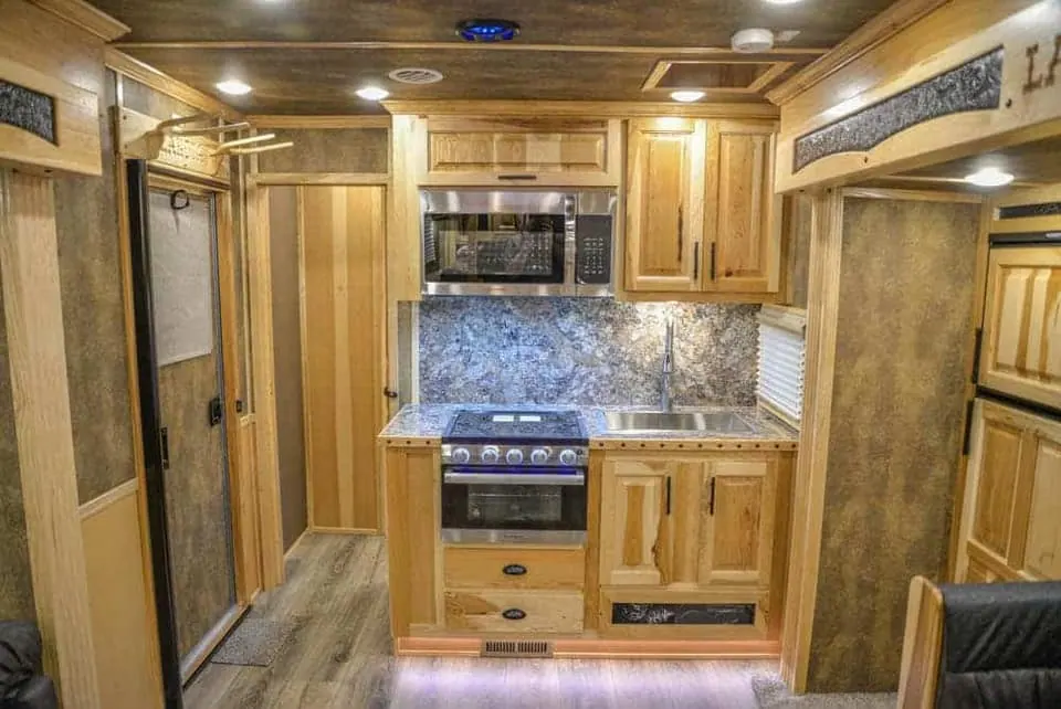 2024 Lakota Big Horn 8417 Double Slide 4 Horse Trailer