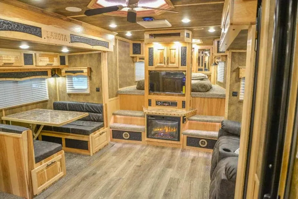 2024 Lakota Big Horn 8417 Double Slide 4 Horse Trailer