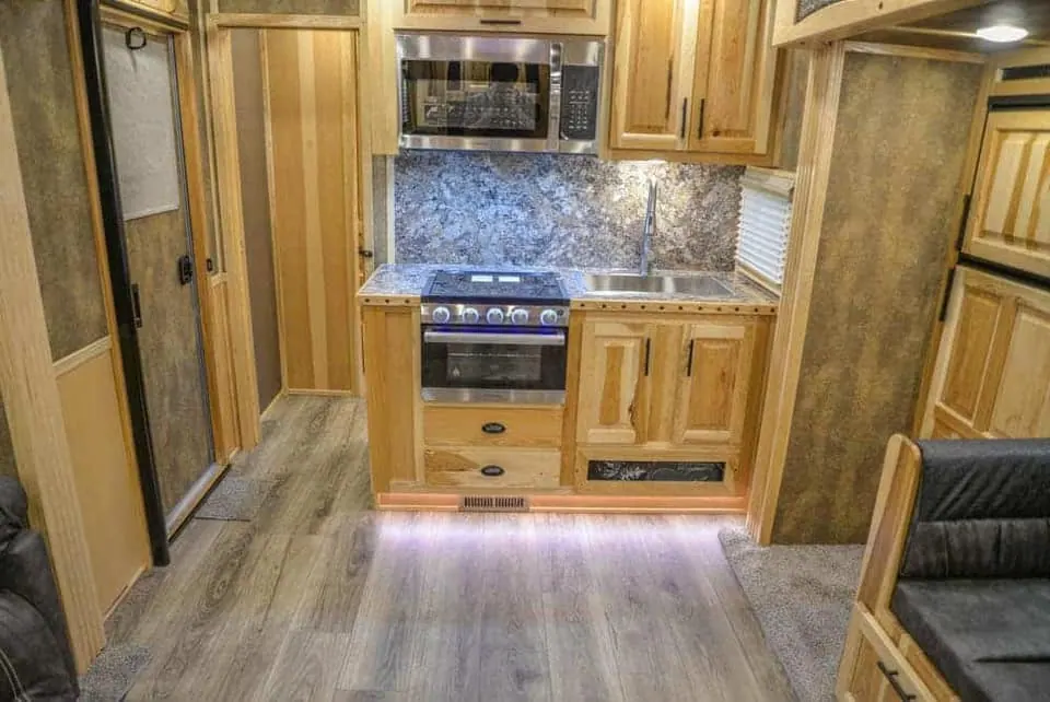 2024 Lakota Big Horn 8417 Double Slide 4 Horse Trailer