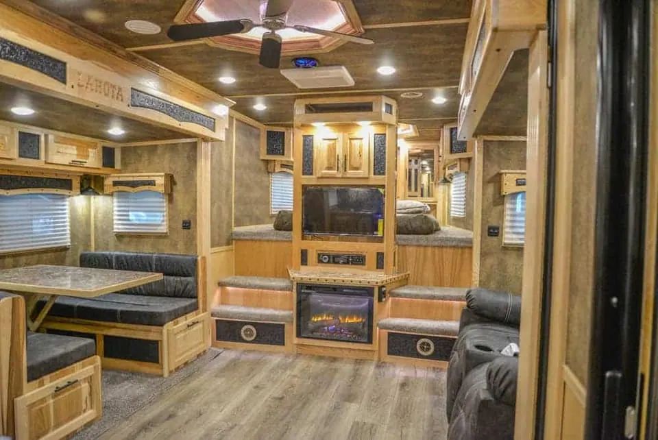 2024 Lakota Big Horn 8417 Double Slide 4 Horse Trailer