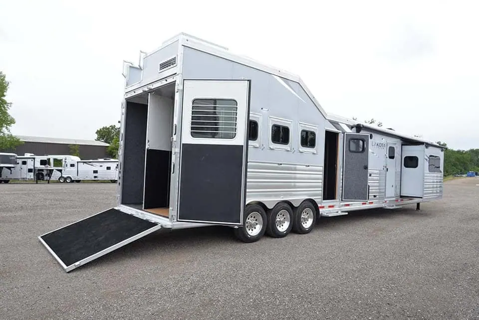 2024 Lakota Big Horn 8417 Double Slide 4 Horse Trailer