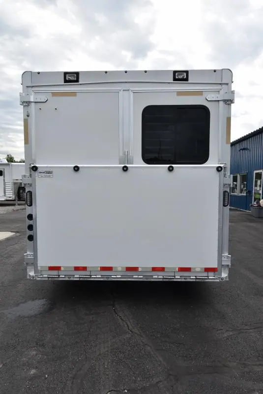 2018 Lakota Bighorn 3 Horse Living Quarters