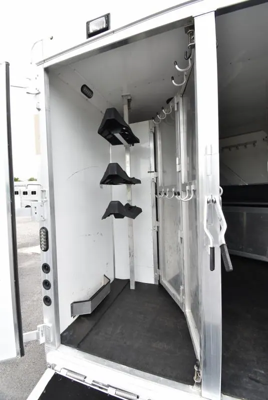 2018 Lakota Bighorn 3 Horse Living Quarters