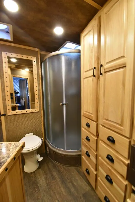 2018 Lakota Bighorn 3 Horse Living Quarters