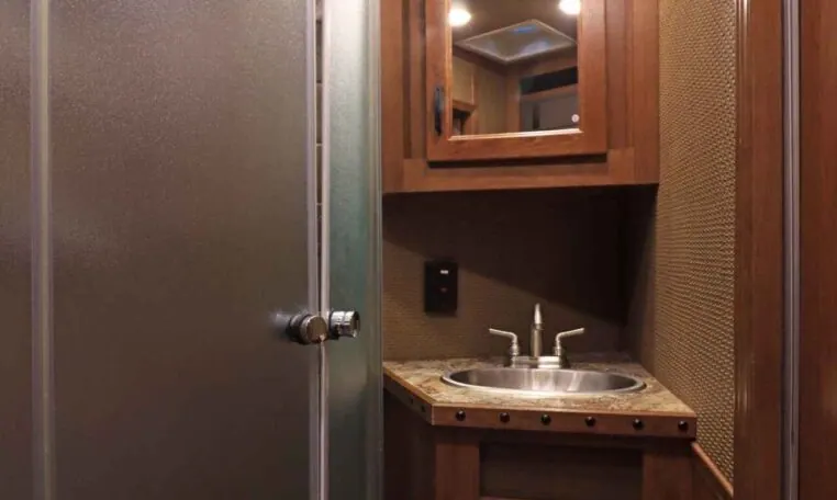 2019 Lakota Bighorn 6 Horse Side Load Trailer