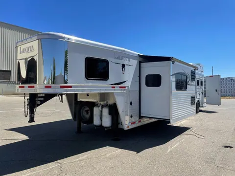 2015 Lakota Bighorn Edition 8414 4 Horse Trailer With Living Quarters "1 Slide"