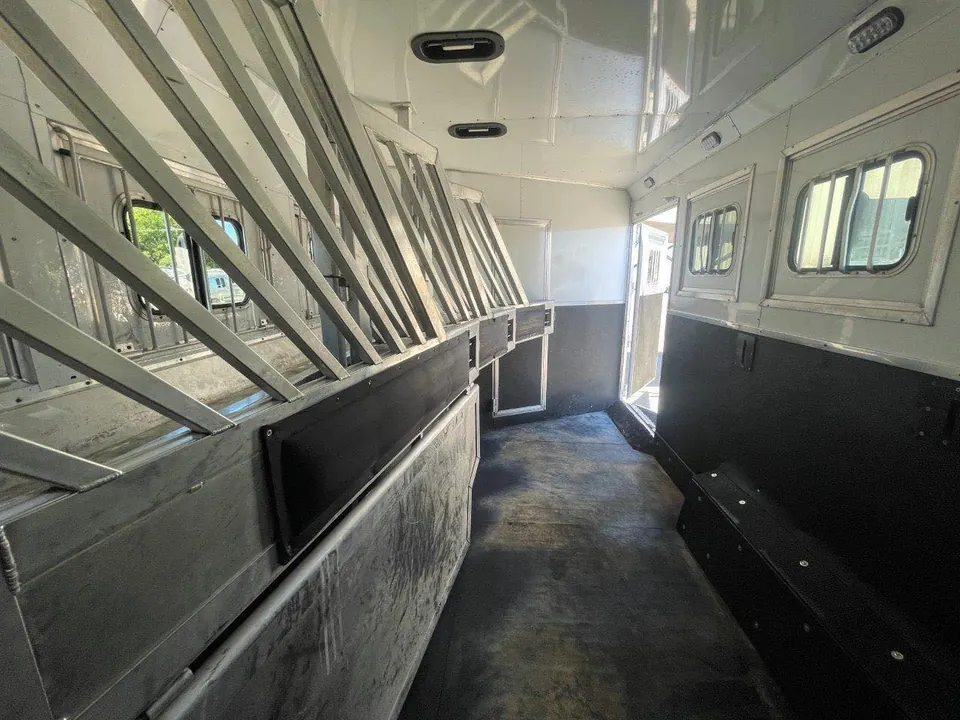 2015 Lakota Bighorn Edition 8414 4 Horse Trailer With Living Quarters