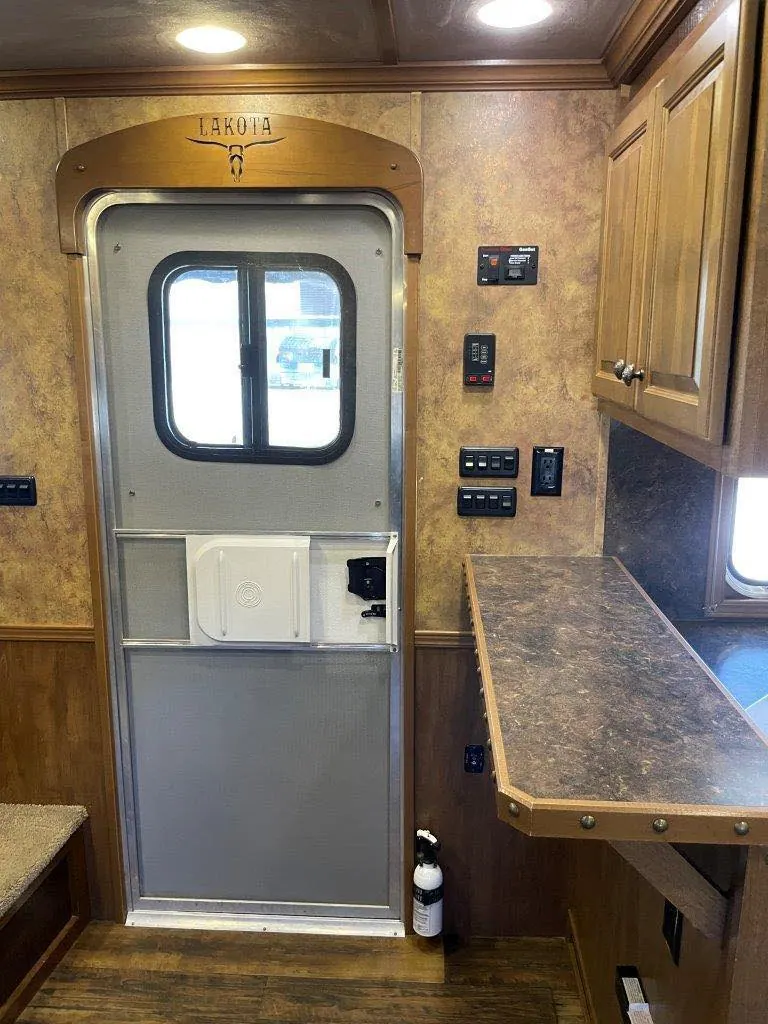 2015 Lakota Bighorn Edition 8414 4 Horse Trailer With Living Quarters