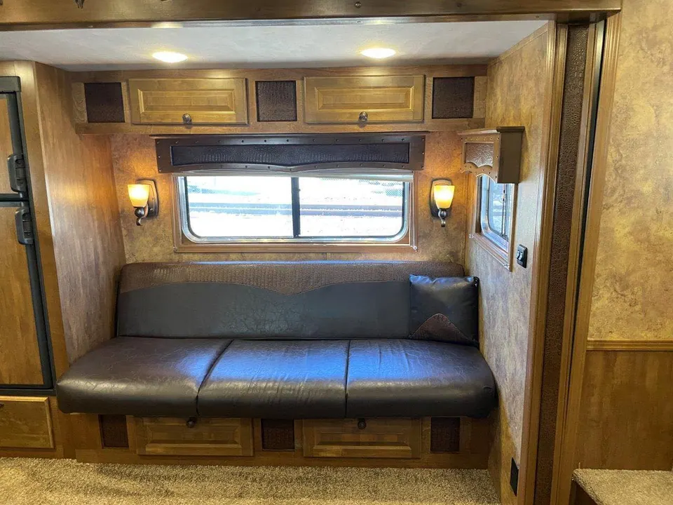 2015 Lakota Bighorn Edition 8414 4 Horse Trailer With Living Quarters