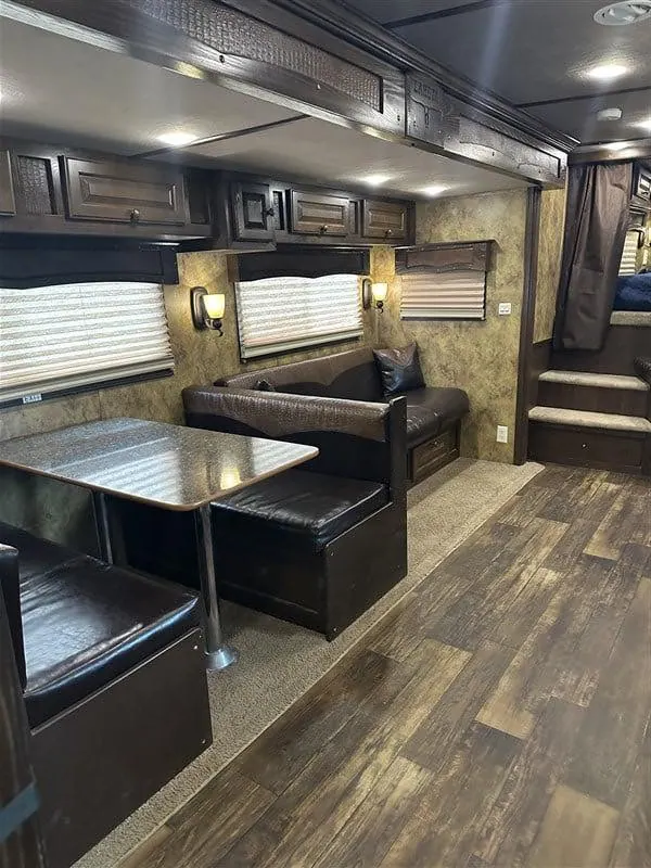 2014 Lakota Bighorn 4 horse Living Quarter 17' Shortwall