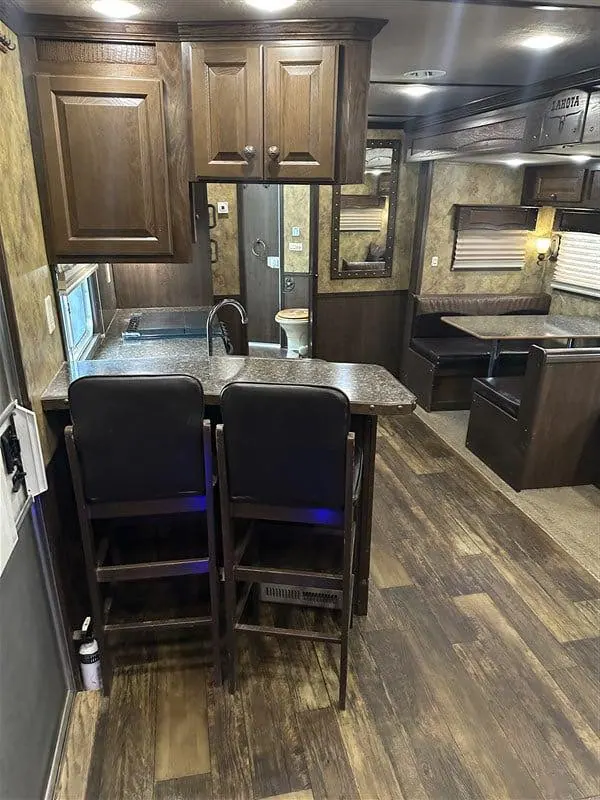 2014 Lakota Bighorn 4 horse Living Quarter 17' Shortwall