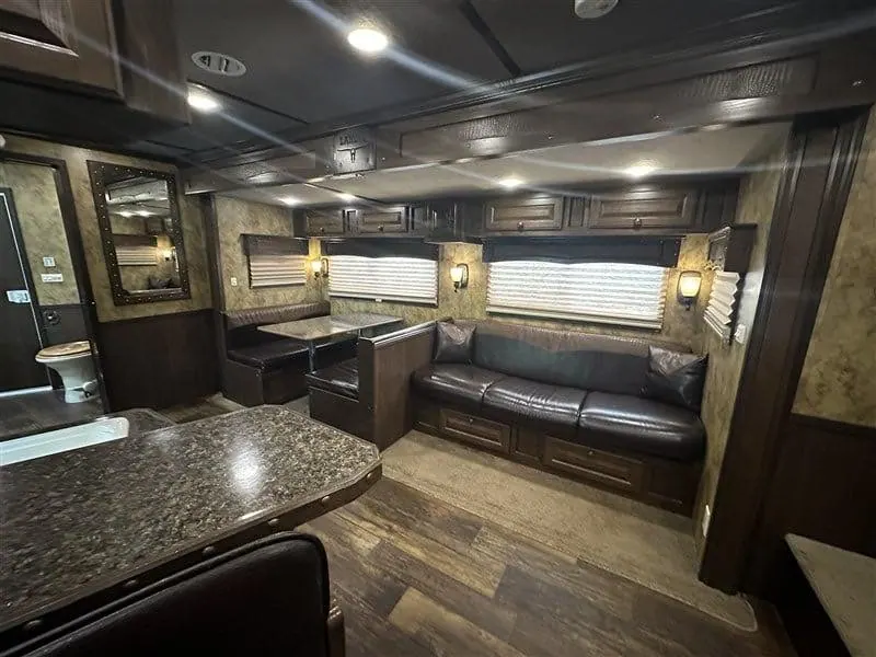 2014 Lakota Bighorn 4 horse Living Quarter 17' Shortwall