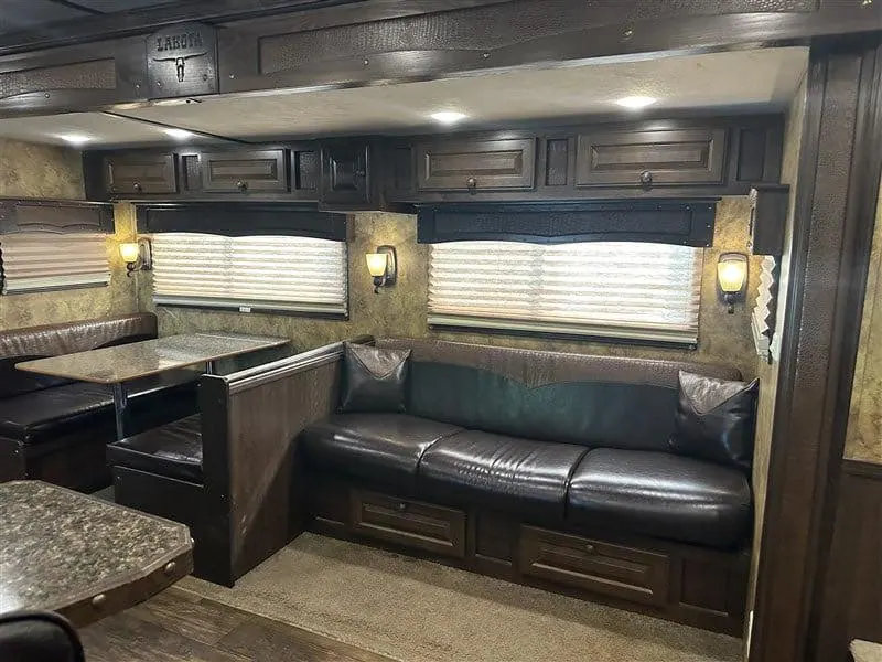 2014 Lakota Bighorn 4 horse Living Quarter 17' Shortwall
