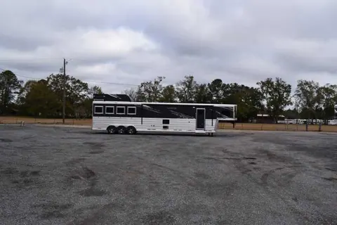 2021 Lakota Bighorn 8418GLQUG 4 Horse Trailer
