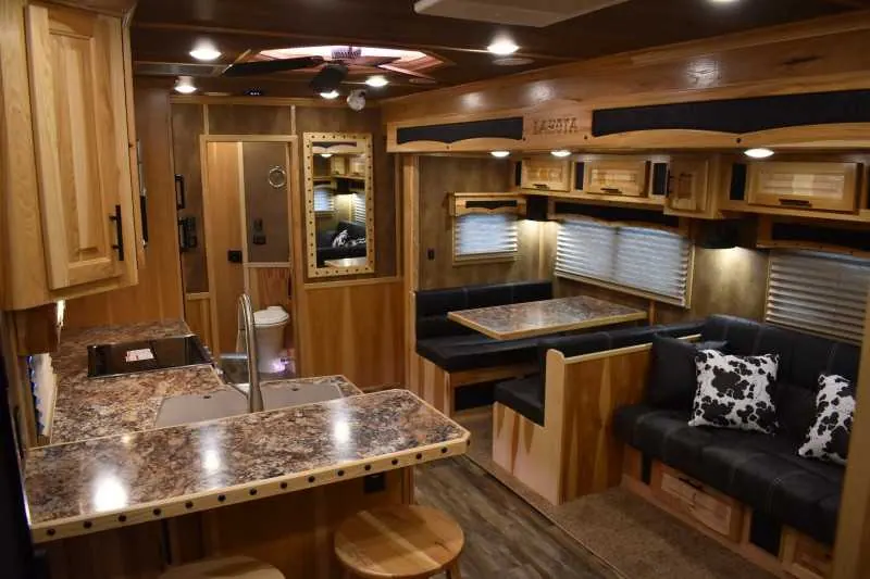 2021 Lakota Bighorn 8418GLQUG 4 Horse Trailer