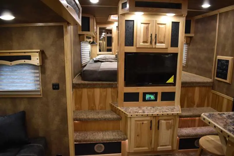 2021 Lakota Bighorn 8418GLQUG 4 Horse Trailer