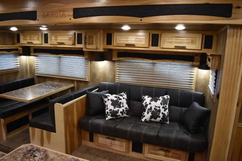 2021 Lakota Bighorn 8418GLQUG 4 Horse Trailer