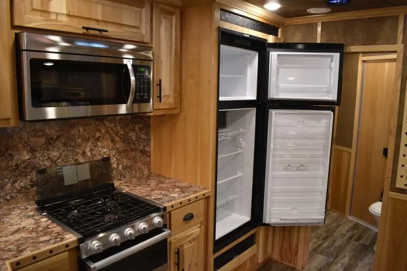 2021 Lakota Bighorn 8418GLQUG 4 Horse Trailer