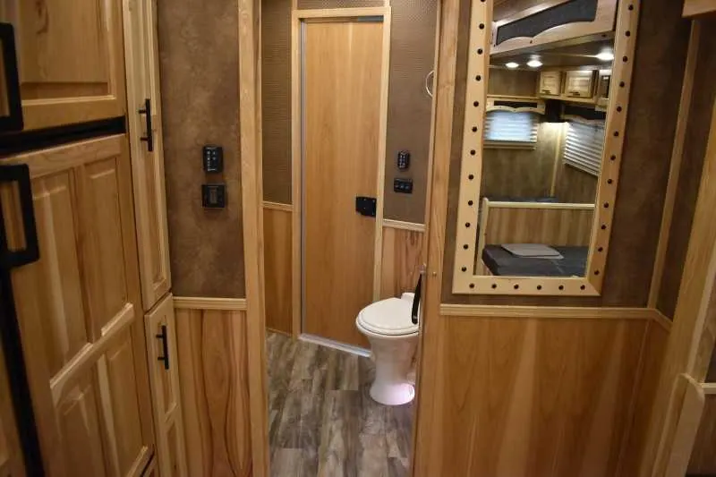 2021 Lakota Bighorn 8418GLQUG 4 Horse Trailer