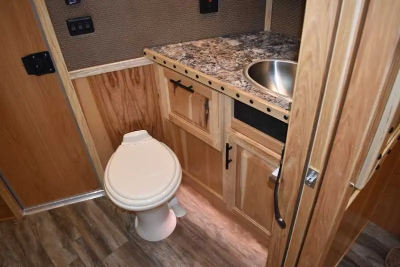 2021 Lakota Bighorn 8418GLQUG 4 Horse Trailer