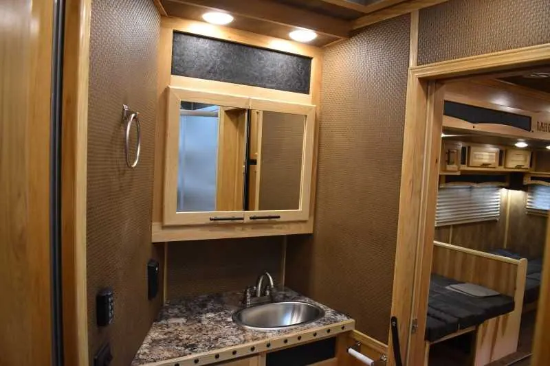 2021 Lakota Bighorn 8418GLQUG 4 Horse Trailer