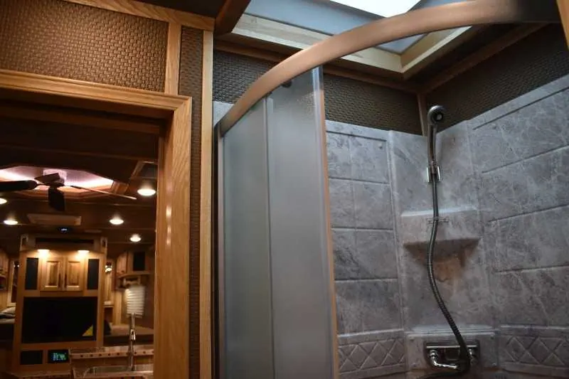 2021 Lakota Bighorn 8418GLQUG 4 Horse Trailer