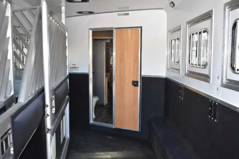 2021 Lakota Bighorn 8418GLQUG 4 Horse Trailer