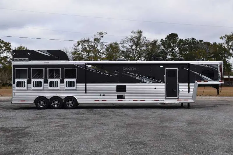 2021 Lakota Bighorn 8418GLQUG 4 Horse Trailer