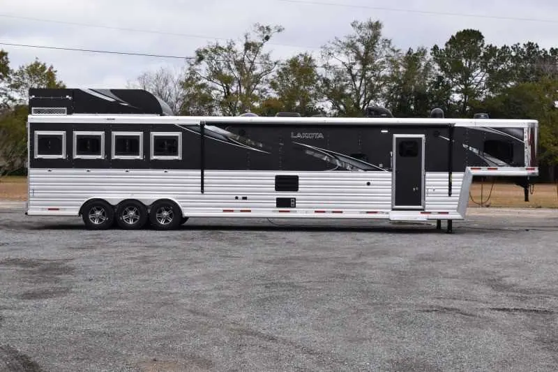 2021 Lakota Bighorn 8418GLQUG 4 Horse Trailer