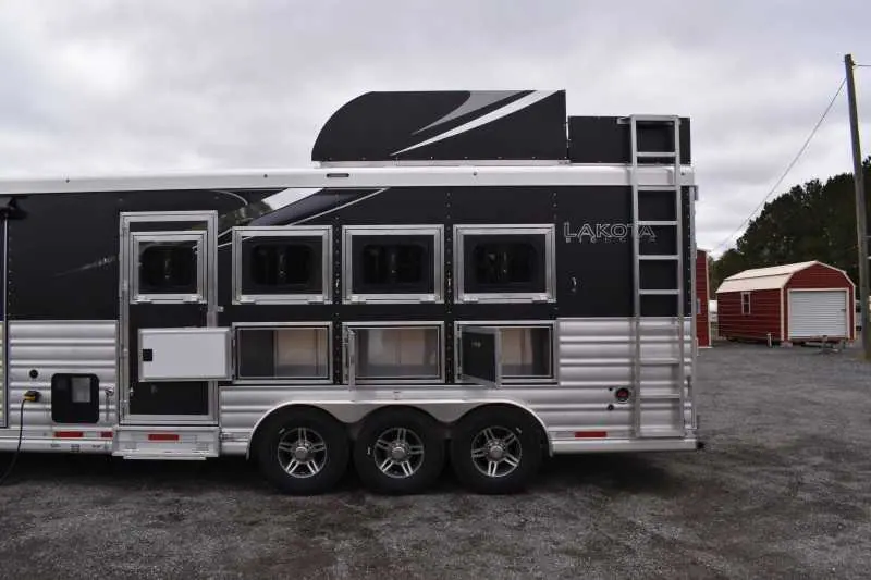2021 Lakota Bighorn 8418GLQUG 4 Horse Trailer