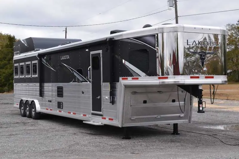 2021 Lakota Bighorn 8418GLQUG 4 Horse Trailer